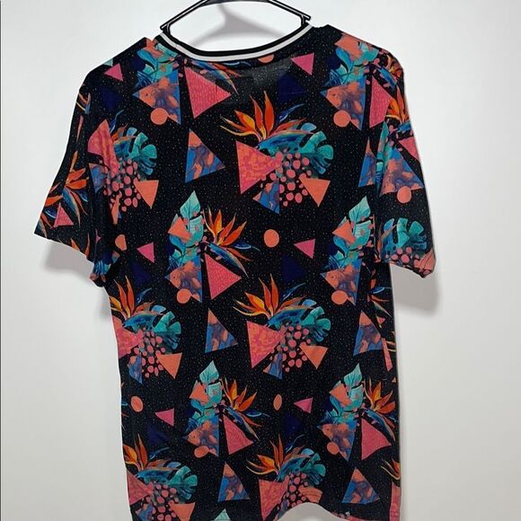 Colorful Geometric Print T-Shirt - Picture 5 of 8
